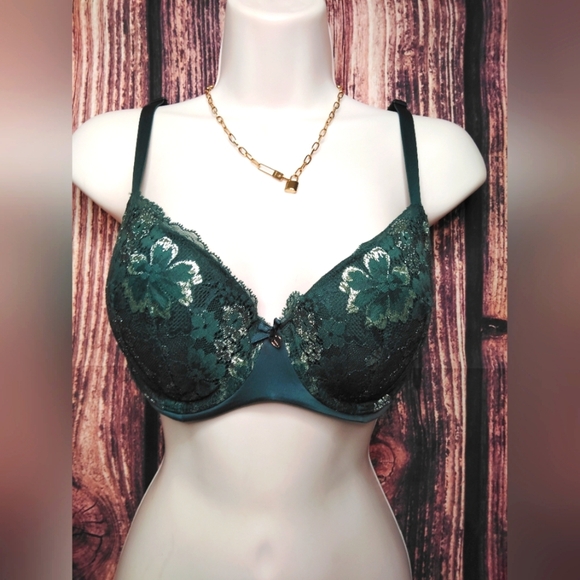 Victoria Secret Womens Elegant Lace Underwire Bra in Green And Matching Panties! - Picture 1 of 7